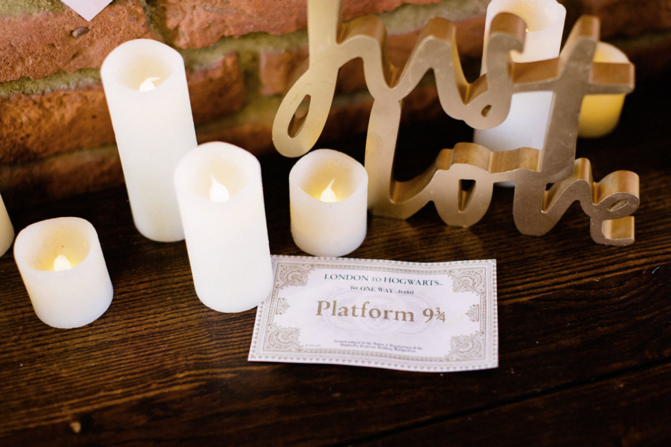 mariage Harry Potter papeterie décorative du ticket du poudlard express avec des bougies